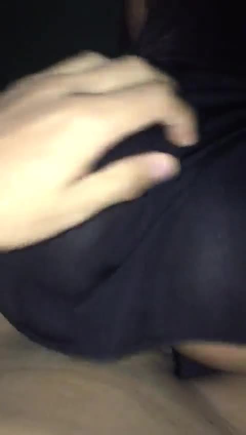 Comendo a namorada do amigo corno