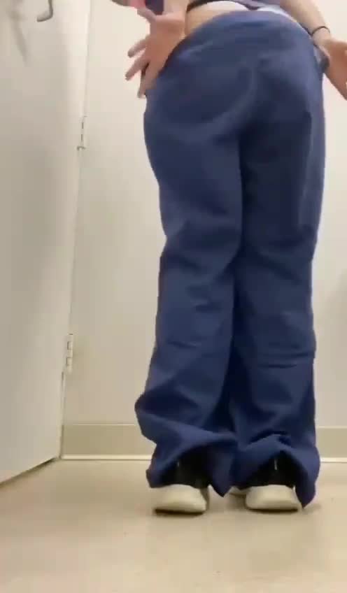 Doctora mostrando su culo