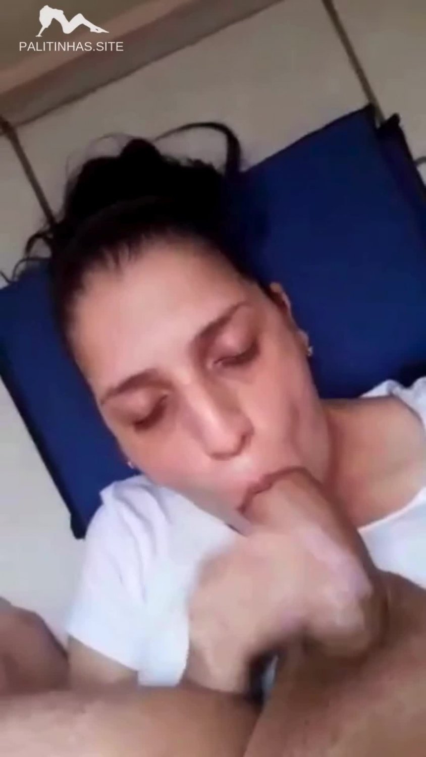 Esposa de Alguém Comendo Churros na Academia e Lambuza Com Recheio...