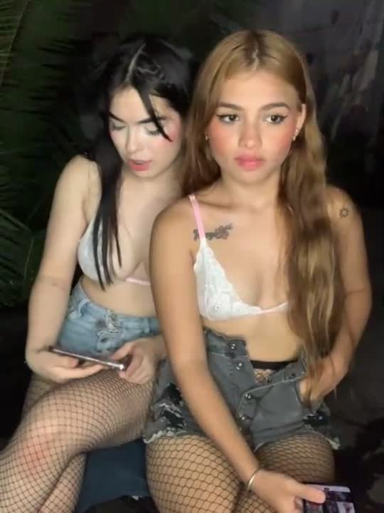 Sexo com as amigas na live.