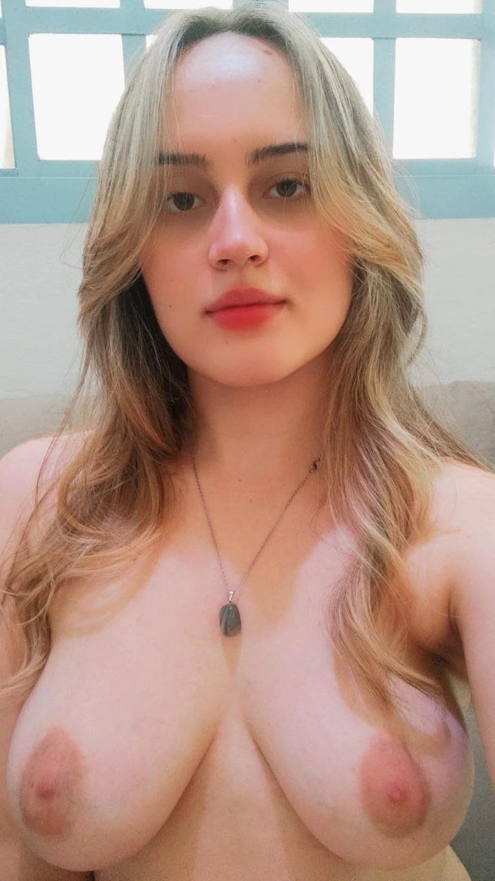 Amadora gostosa pelada em fotos intimas