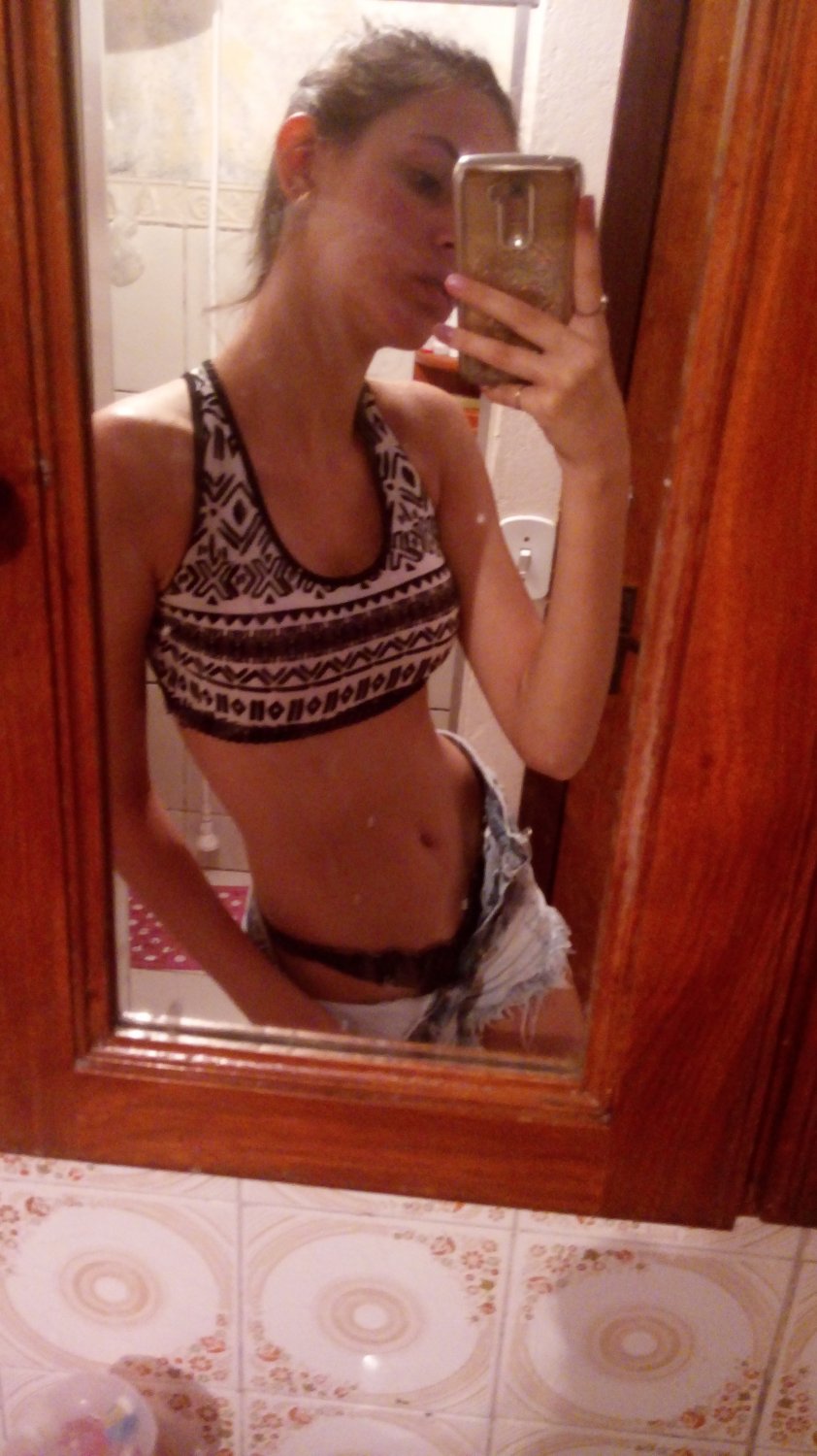 amadora mostrando o cuzinho