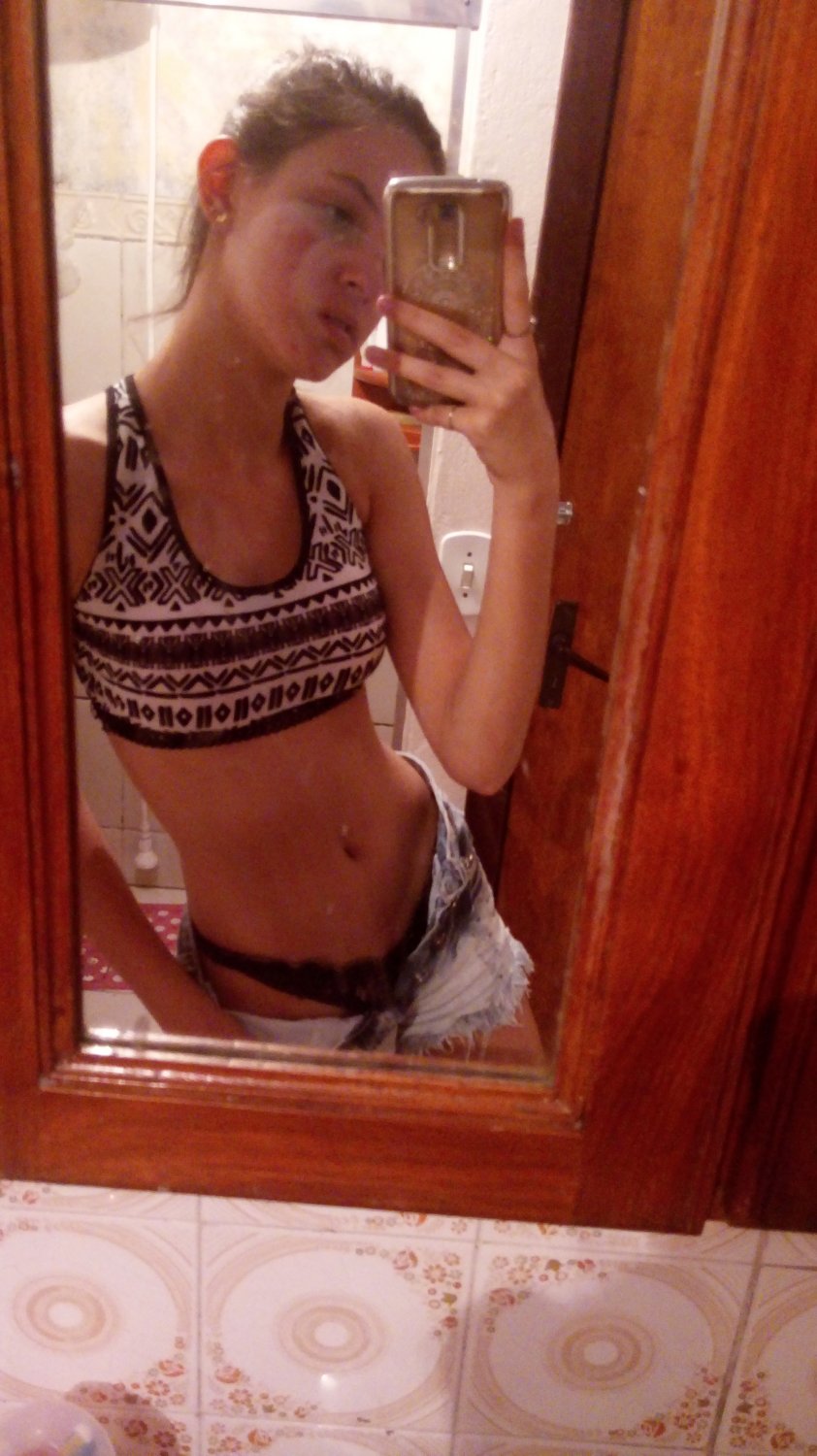 amadora mostrando o cuzinho