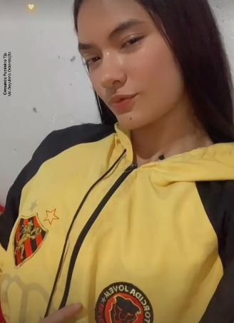Andressa Framboesa Nua