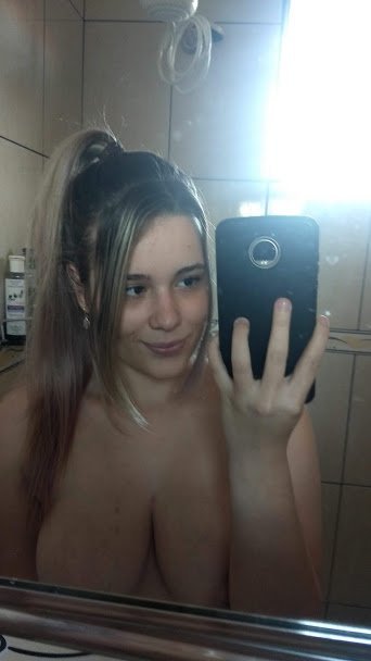 Carina vazou! Loirinha top!