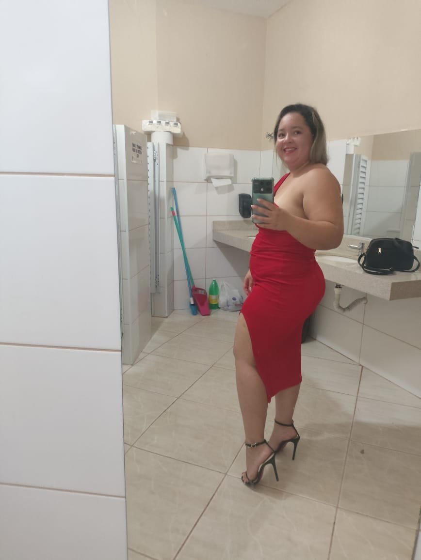 Casada putinha vazada no 4shared tomando gozada na cara exibindo nudes