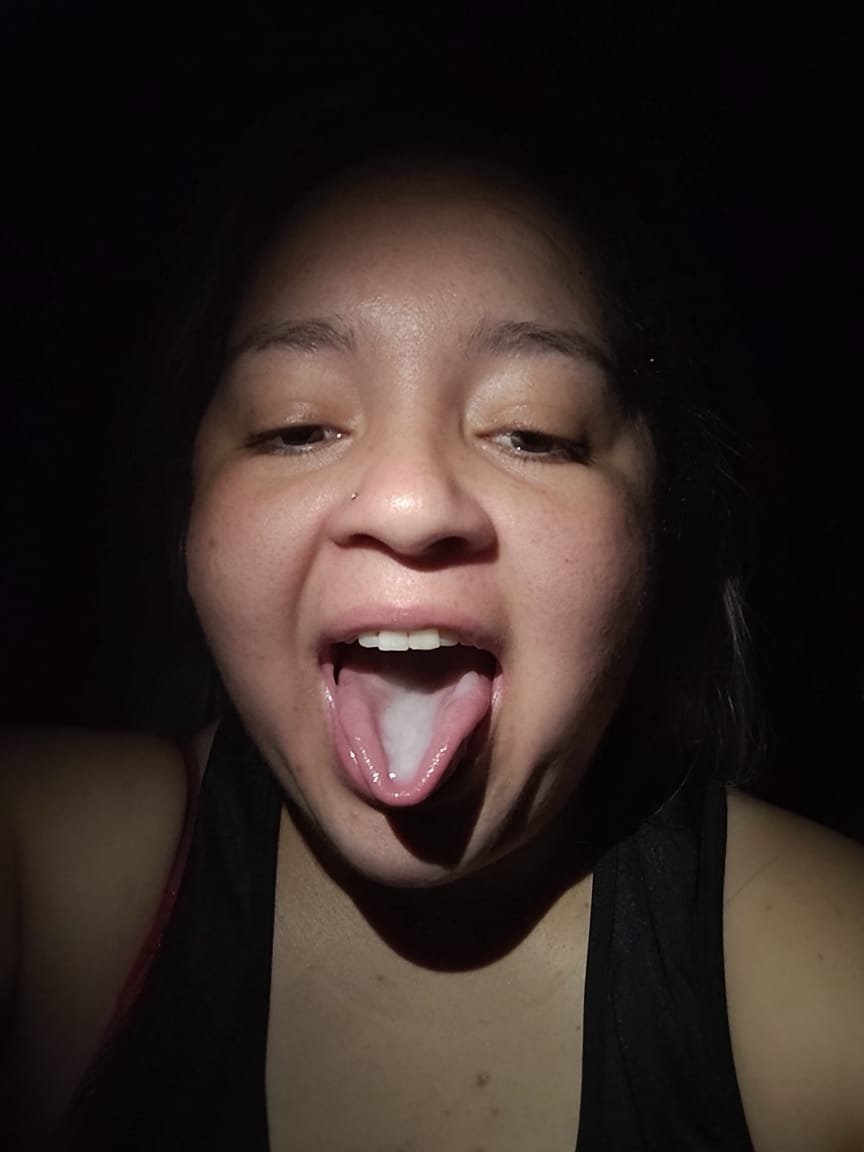 Casada putinha vazada no 4shared tomando gozada na cara exibindo nudes
