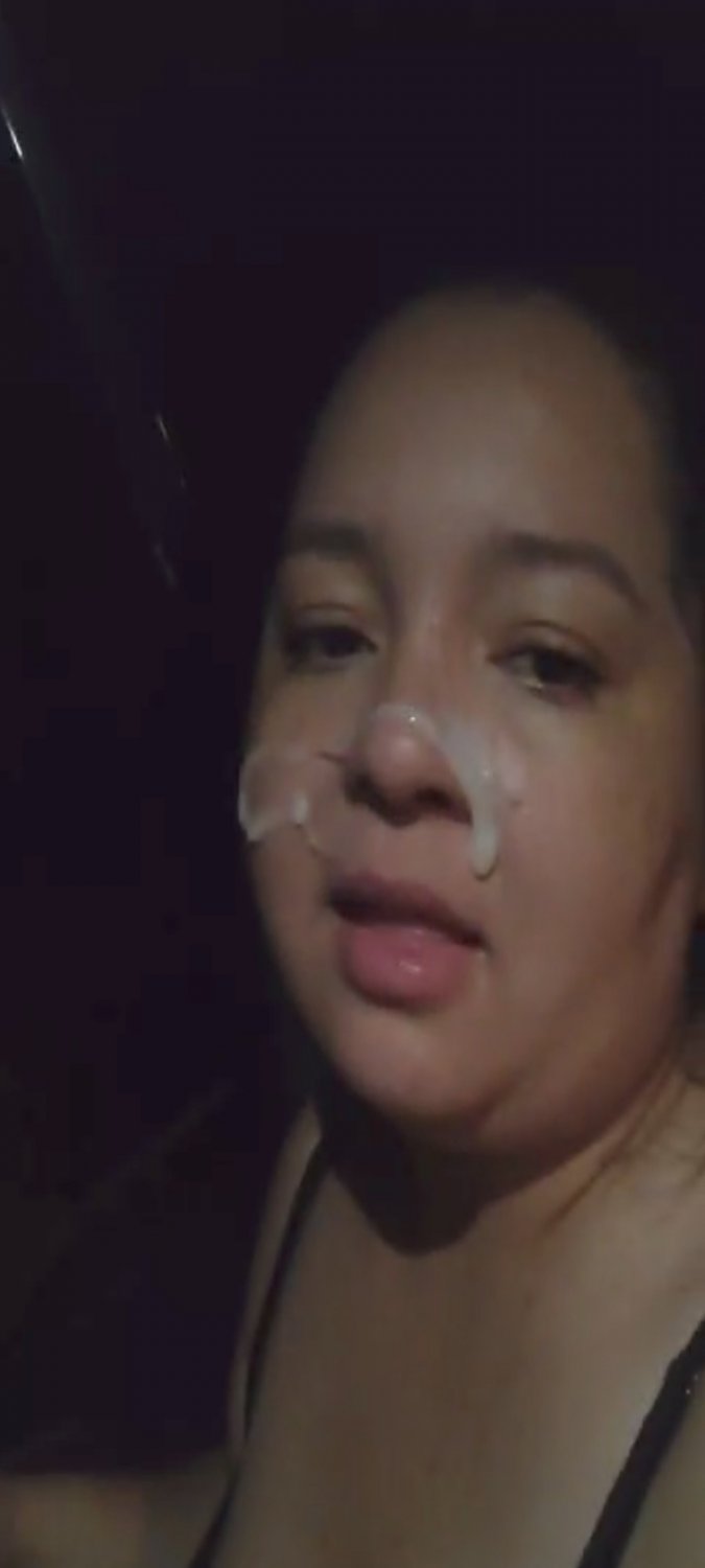 Casada putinha vazada no 4shared tomando gozada na cara exibindo nudes
