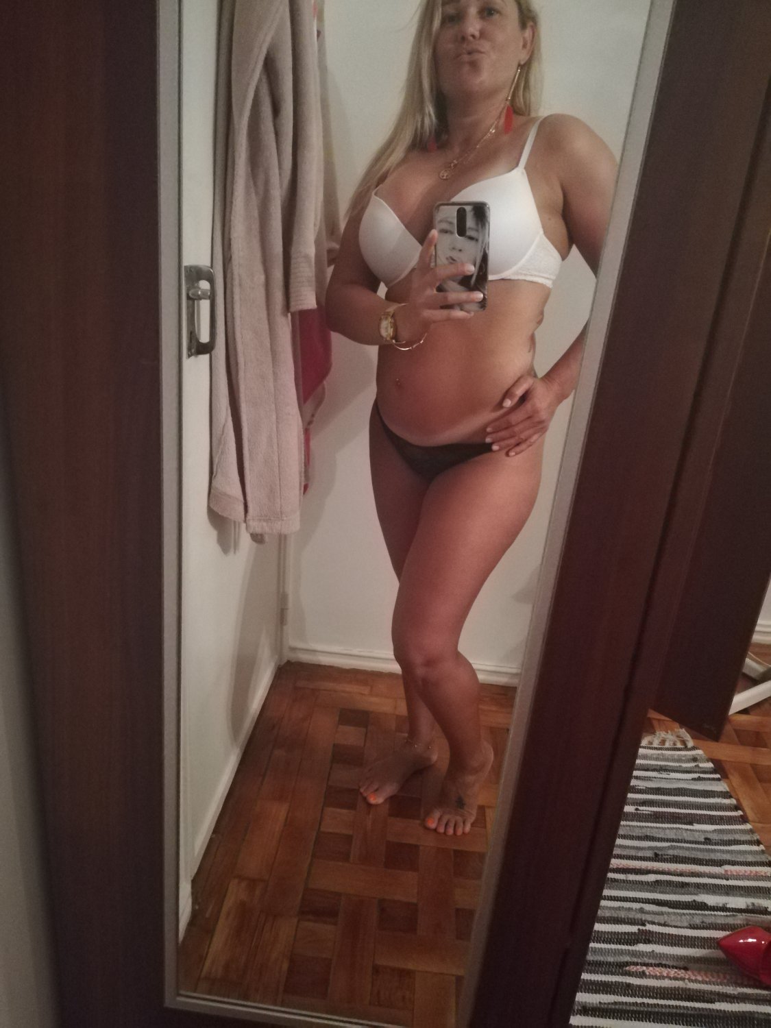 Cristiane coroa loira muito puta fez backup do Google fotos e vazou na net