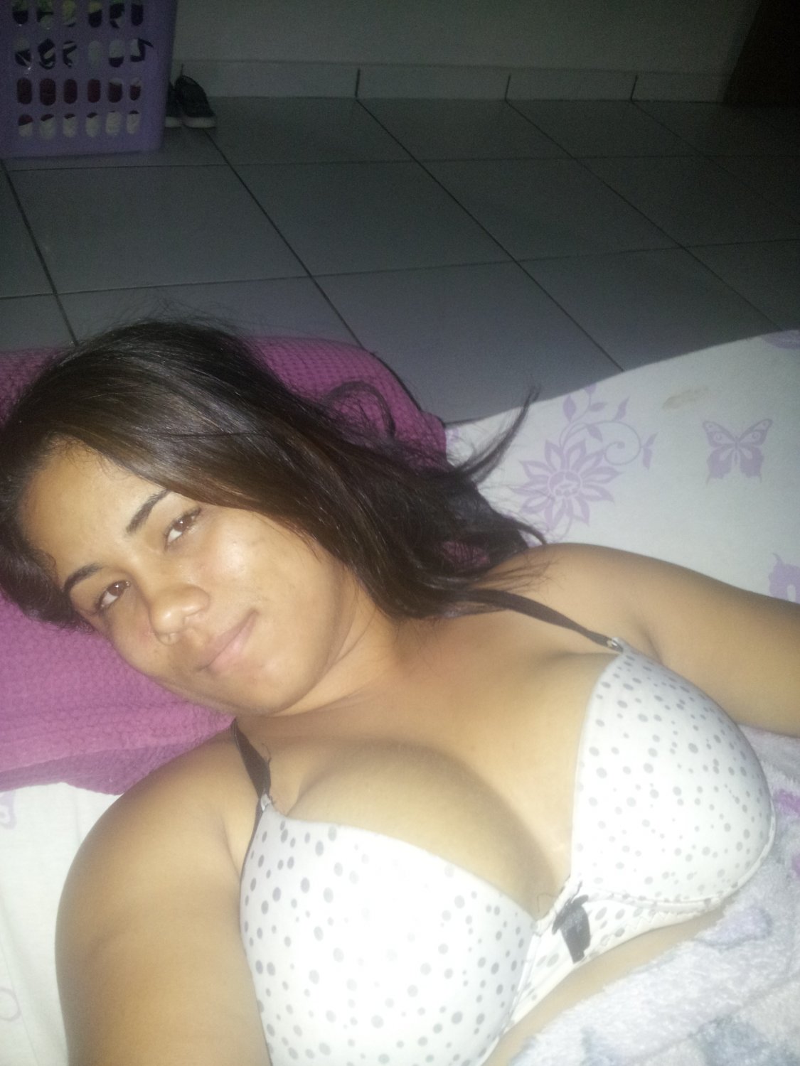 Débora Oliveira casadinha puta