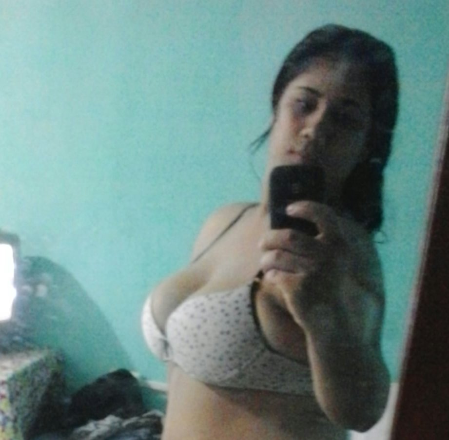 Débora Oliveira casadinha puta