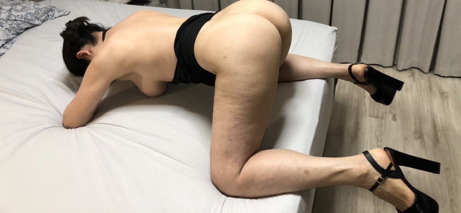 Esposa Brancona de corno