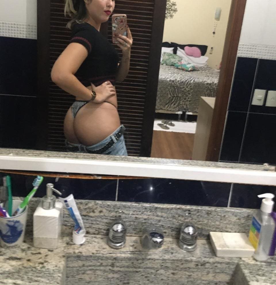 Loira gostosa vazada
