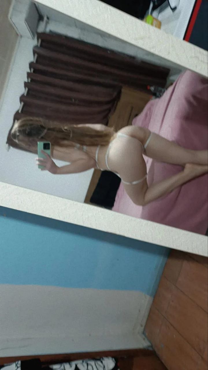 Magrinha toda rosinha do bucetão