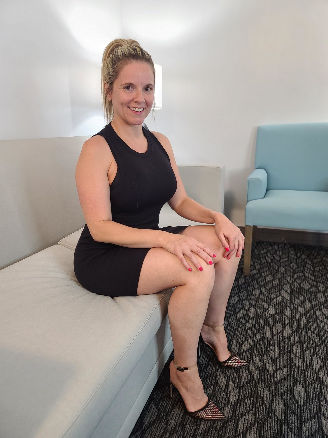 MILF loira peituda nua vazada