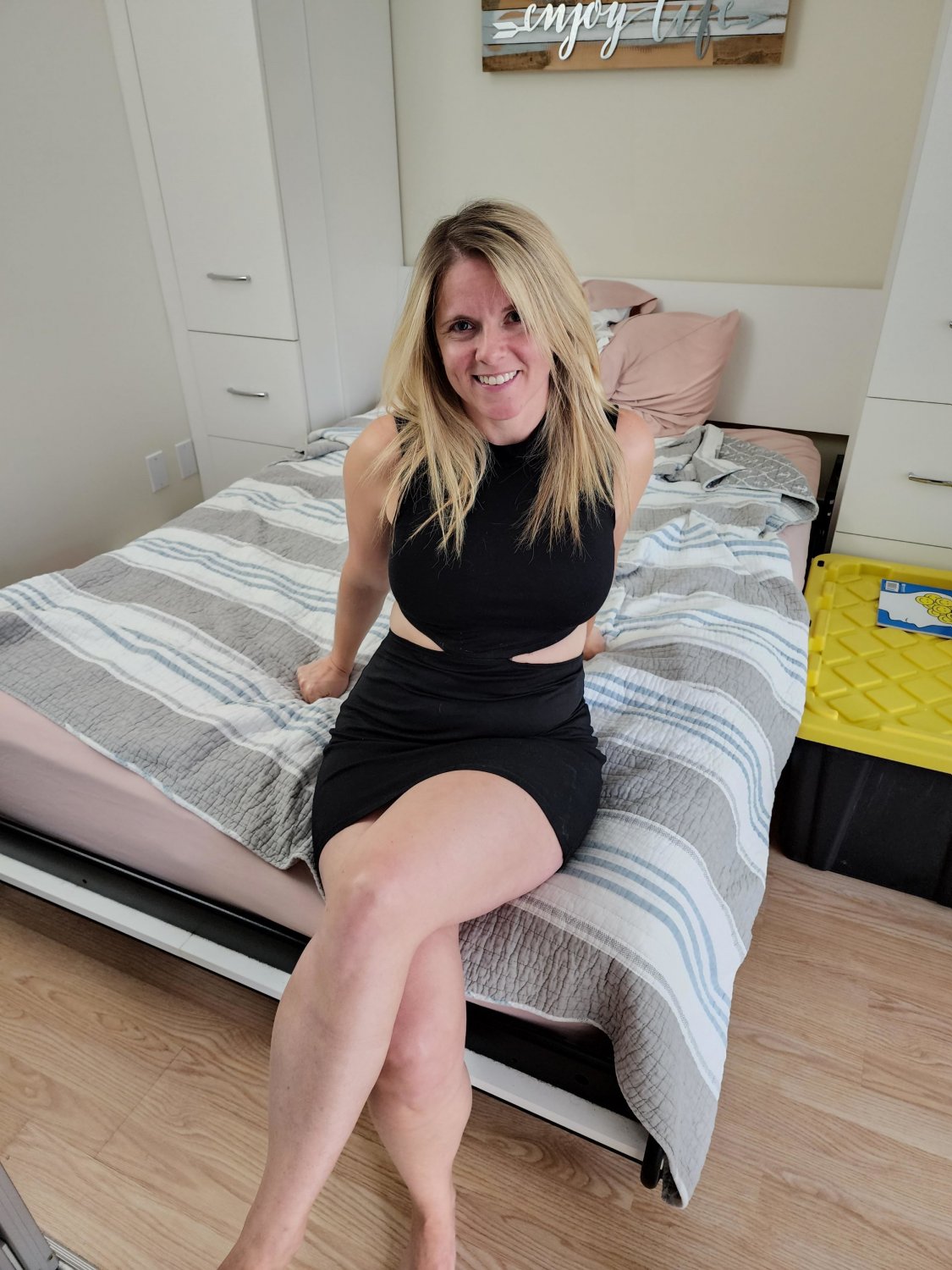 MILF loira peituda nua vazada
