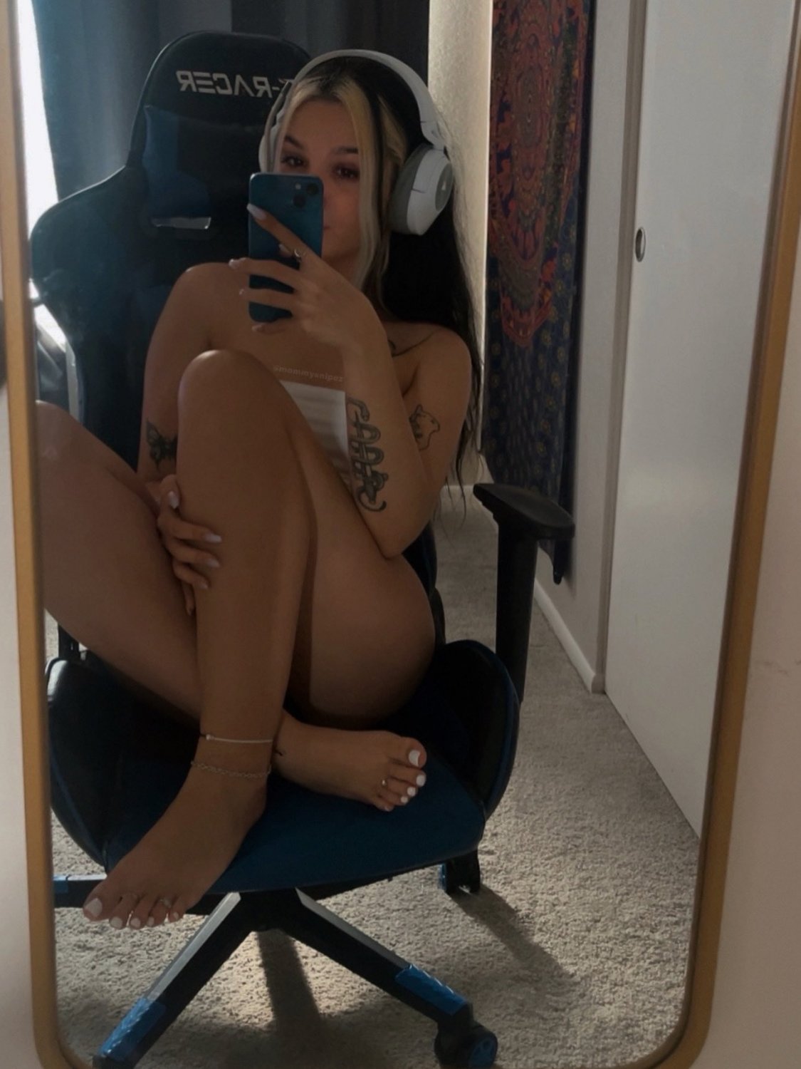 Novinha de 19 aninhos pelada