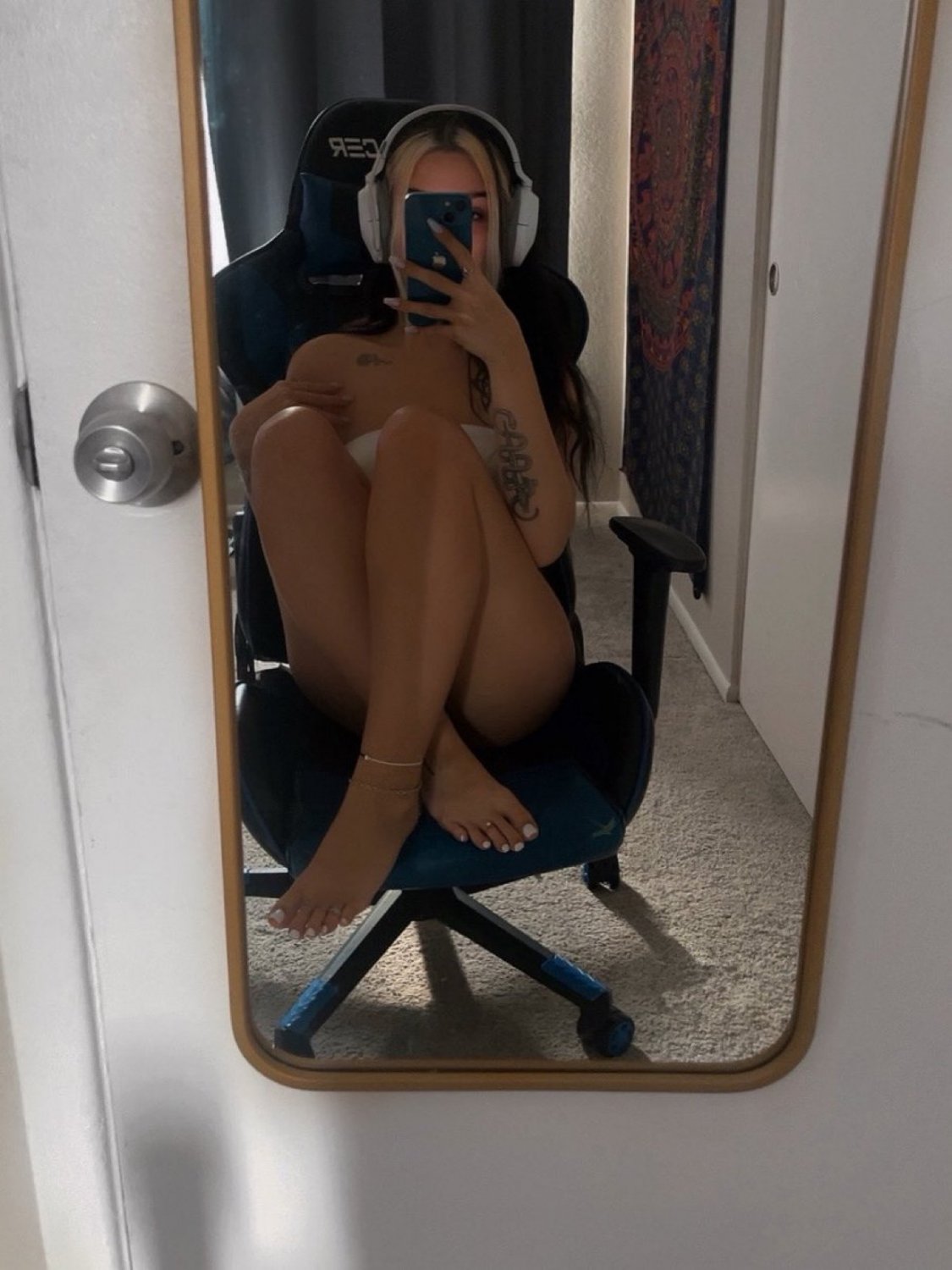 Novinha de 19 aninhos pelada
