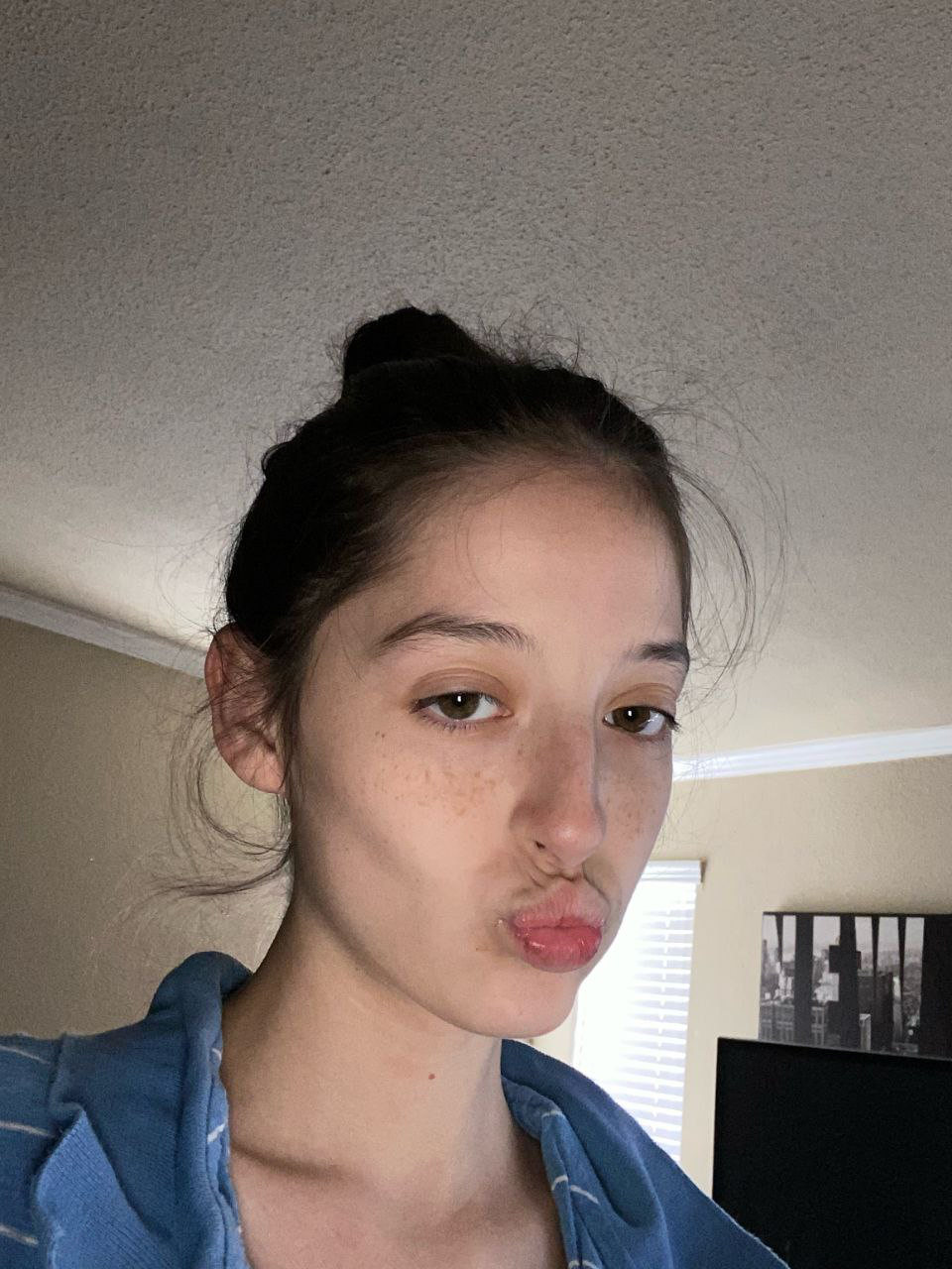 Novinha de 19 anos vazou na net
