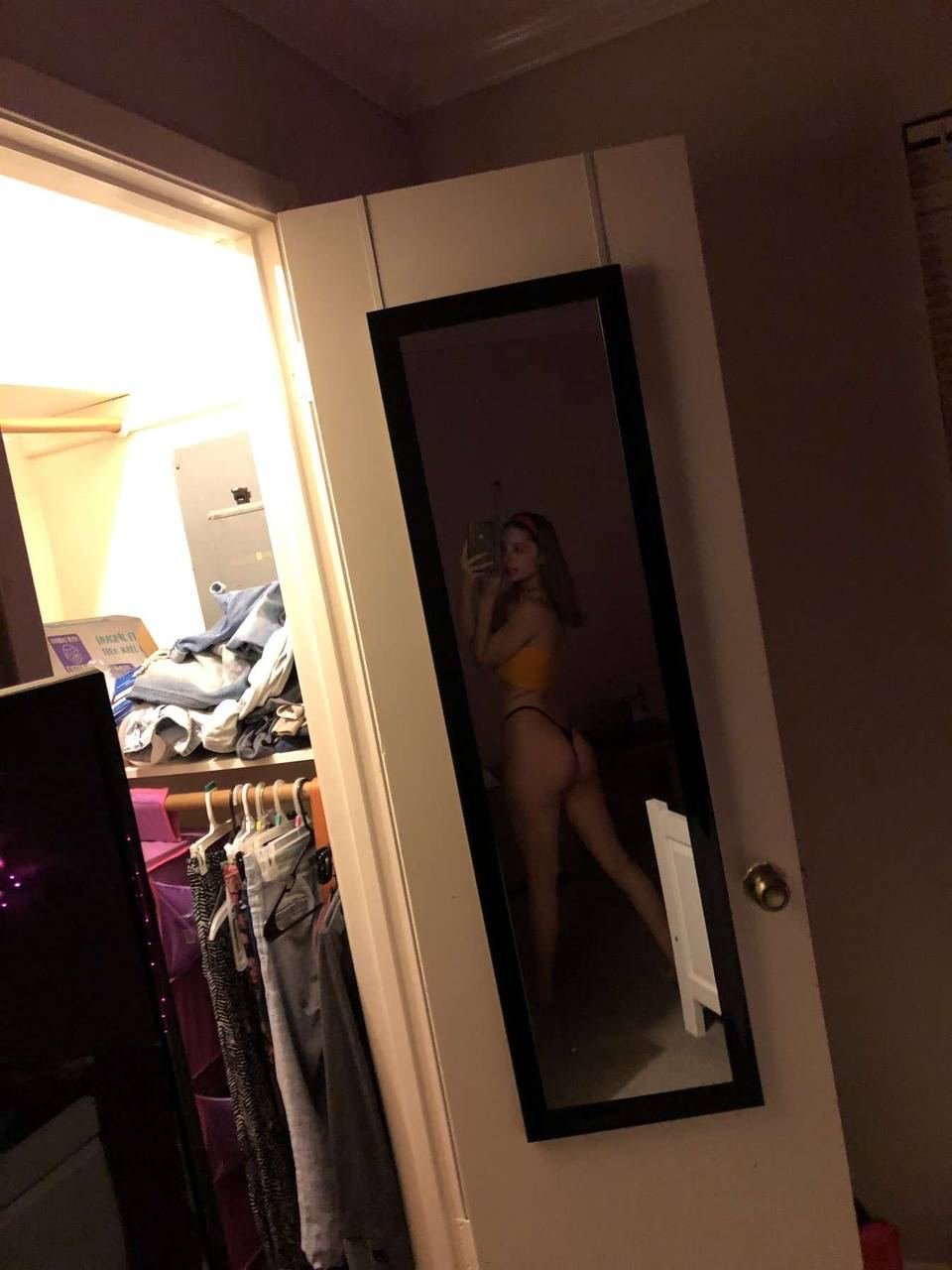 Novinha de 19 anos vazou na net