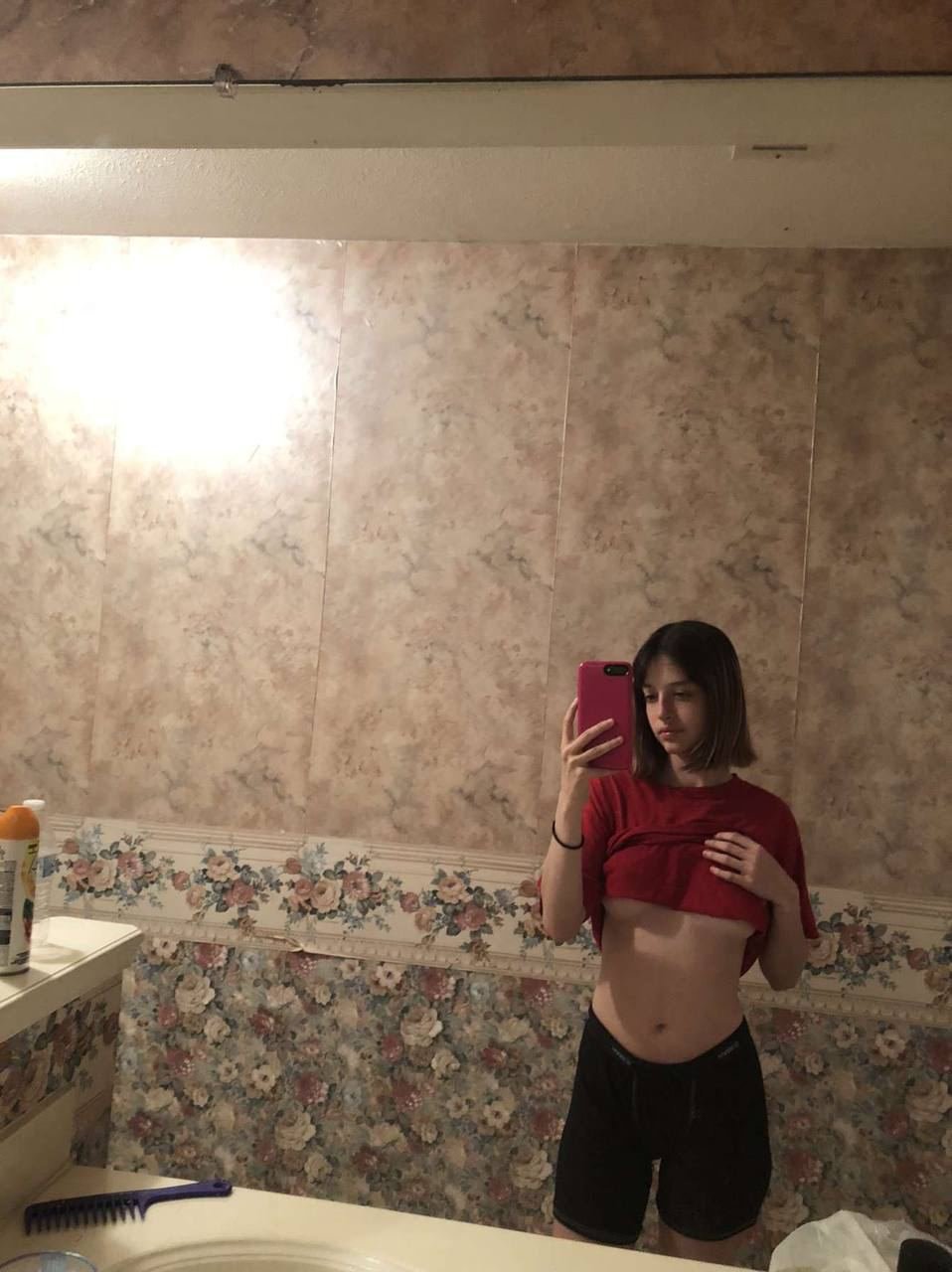 Novinha de 19 anos vazou na net