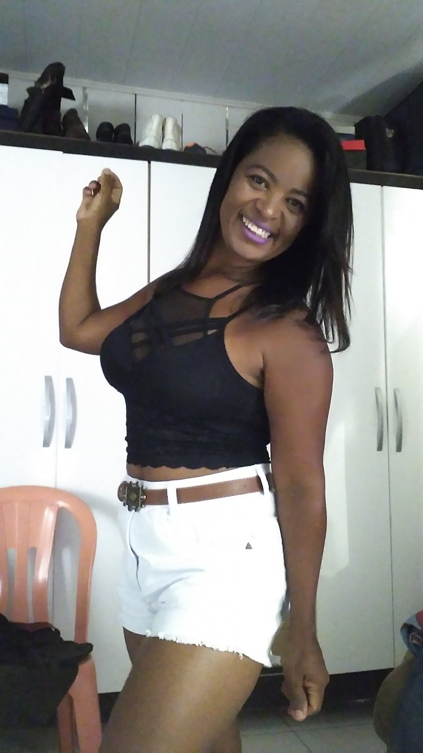 Preta safadinha nua