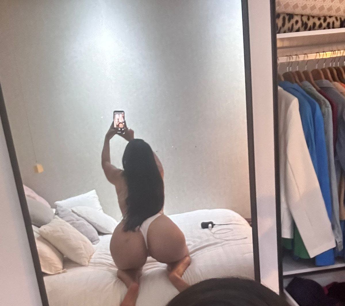 Seguidor exibiu sua esposa para todos verem, desejo dele é ver alguém fudendo o rabo dela!